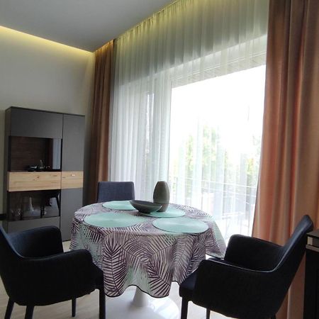 New J&R Apartment Near Girstutis, Free Private Parking & Self Check-In 考纳斯 外观 照片