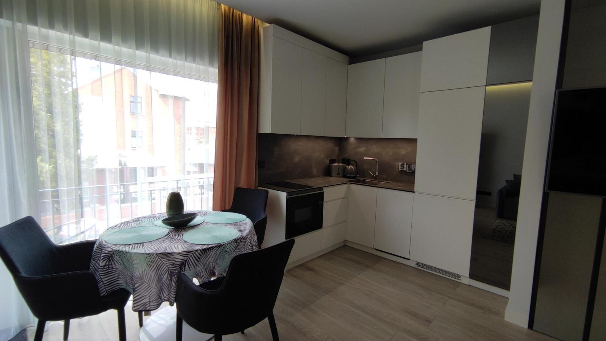 New J&R Apartment Near Girstutis, Free Private Parking & Self Check-In 考纳斯 外观 照片
