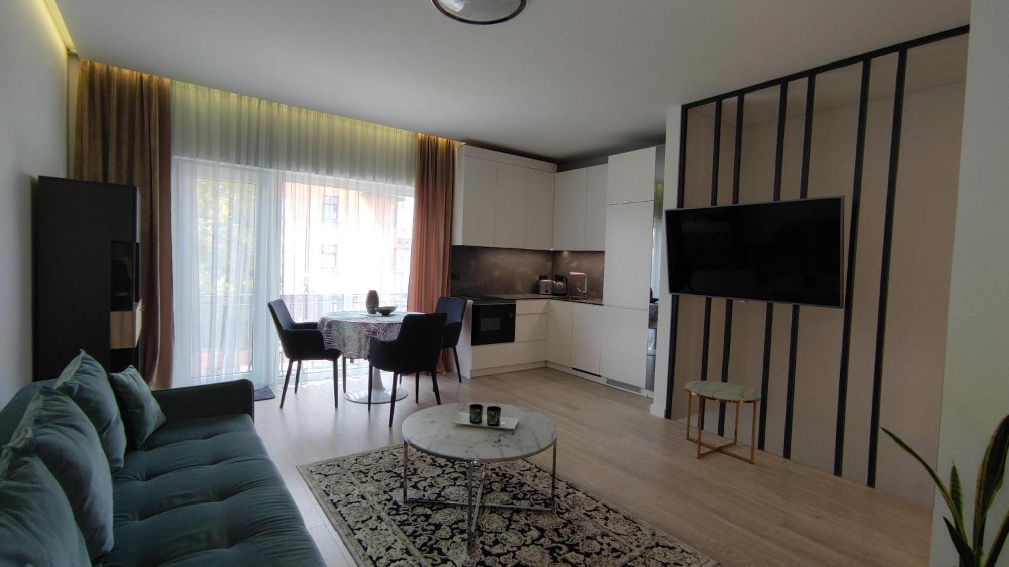 New J&R Apartment Near Girstutis, Free Private Parking & Self Check-In 考纳斯 外观 照片