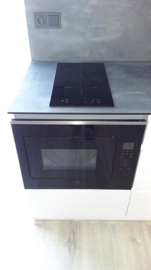 New J&R Apartment Near Girstutis, Free Private Parking & Self Check-In 考纳斯 外观 照片